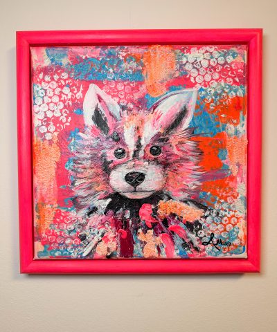 Mini Baby Waschbär mit verspielten Hintergrund