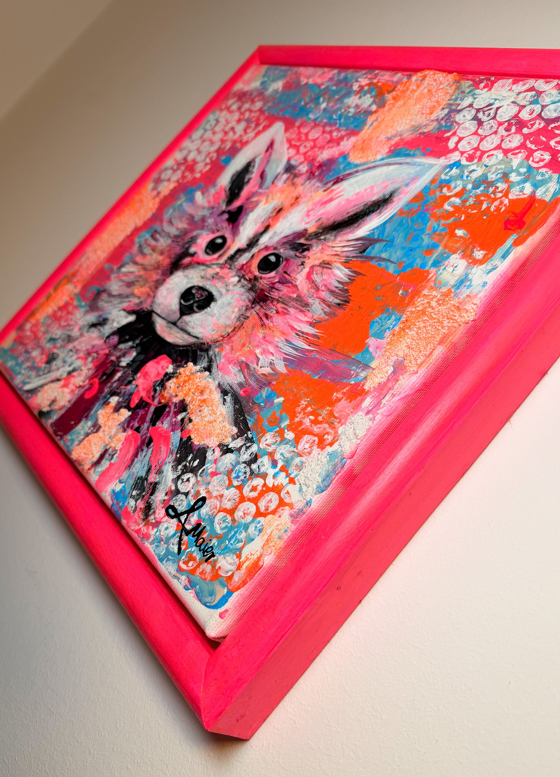 Mini Baby Waschbär mit verspielten Hintergrund – Bild 4