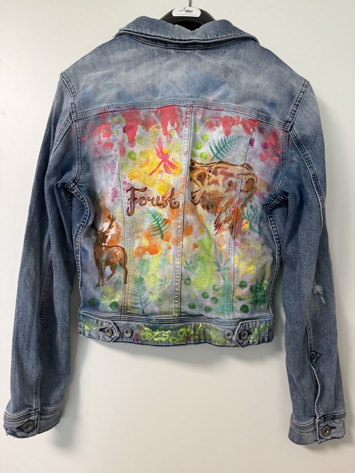 Hell Denim Jeansjacke mit Waldmotiv und Glitzer