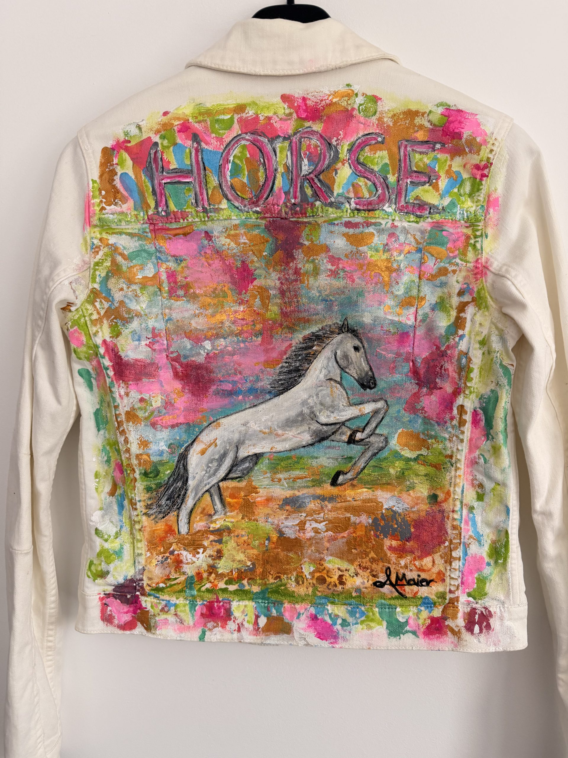 Weiße Jeansjacke mit Weißen Pferd