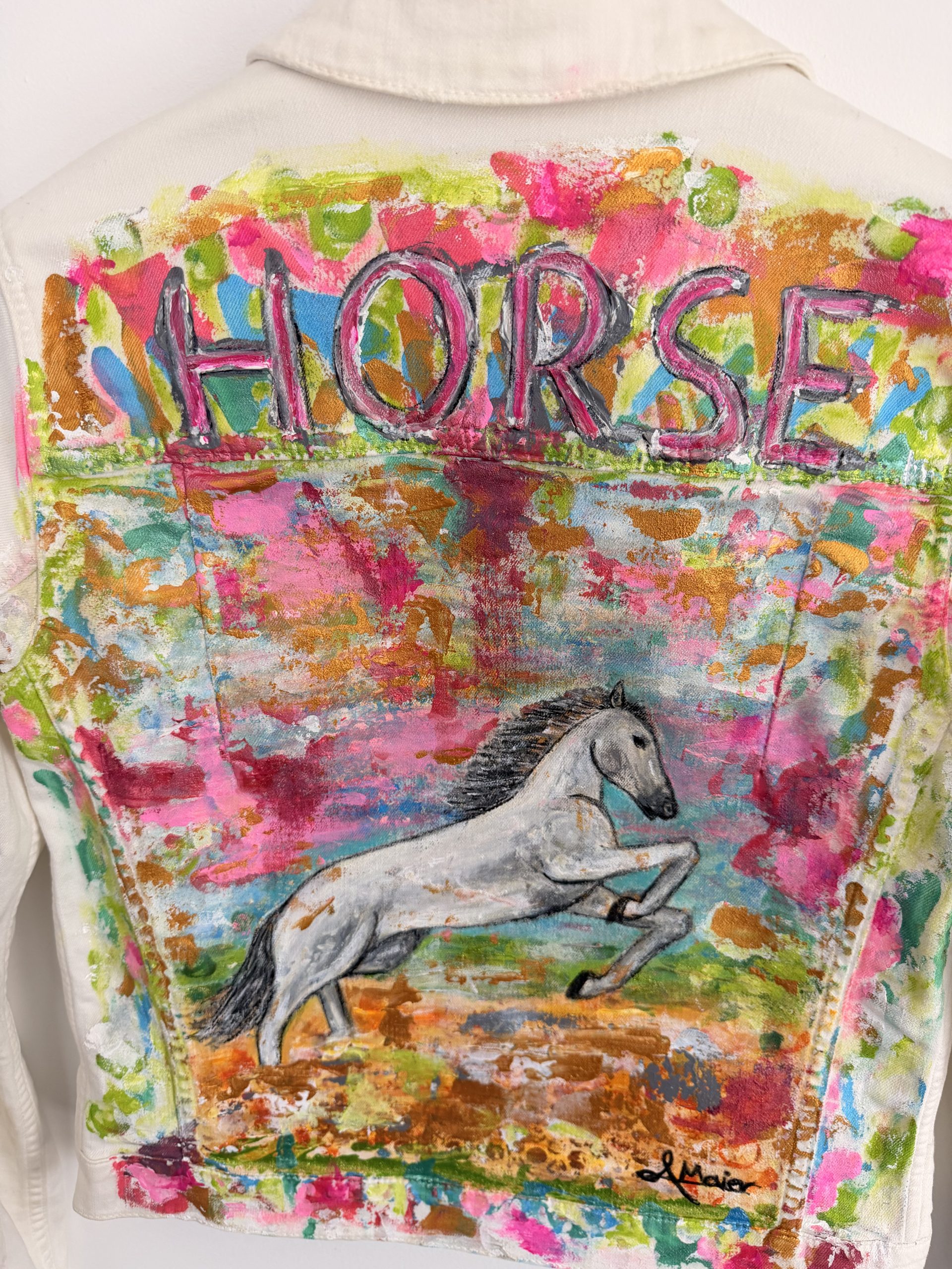 Weiße Jeansjacke mit Weißen Pferd – Bild 4