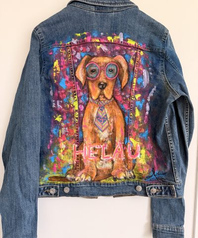 Denim Jeansjacke mit Hund in Farbe