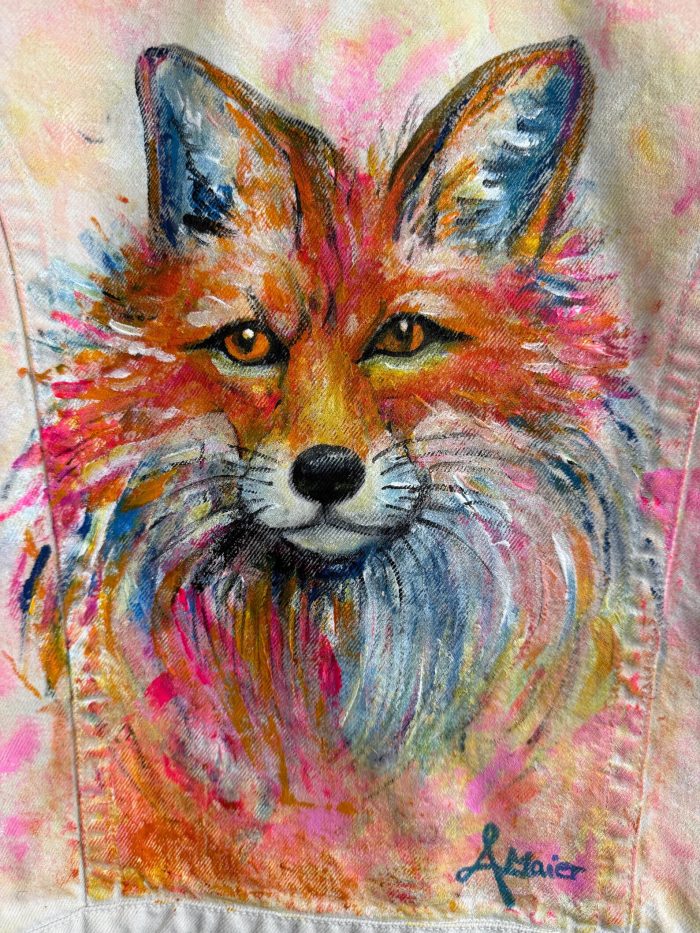Weiße Jeansjacke mit bunten Fuchs – Bild 2