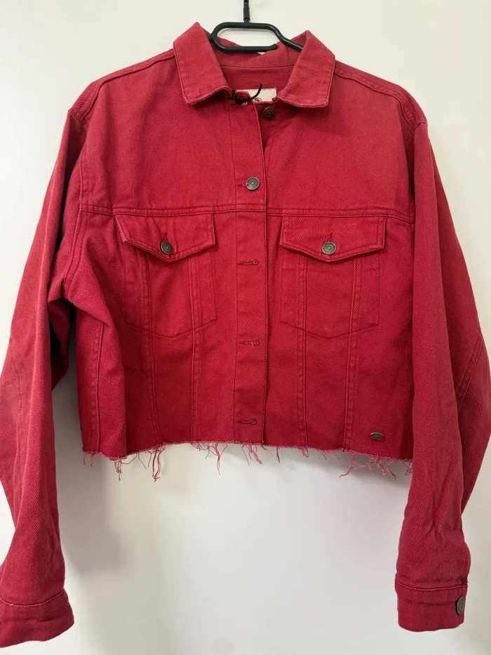Rote Kurz-Jeansjacke mit Partyhund – Bild 5