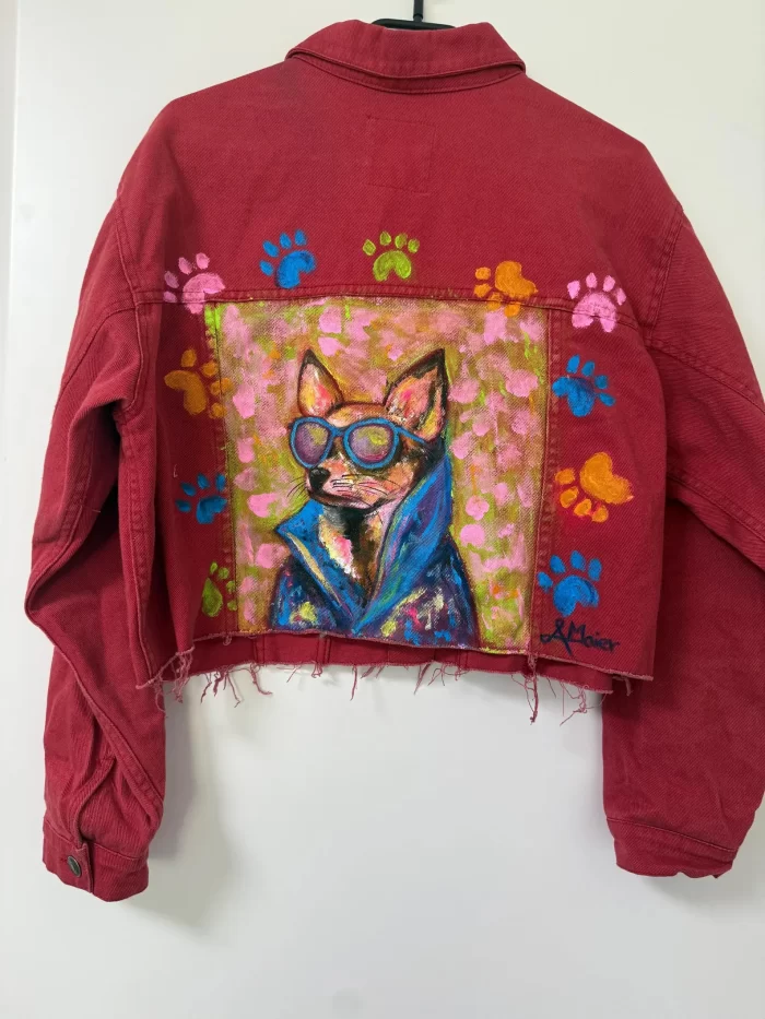 Rote Kurz-Jeansjacke mit Partyhund