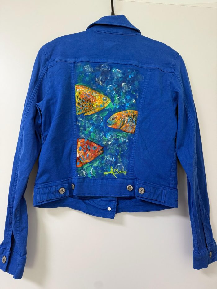 Blaue Jeansjacke mit Marine Fischen