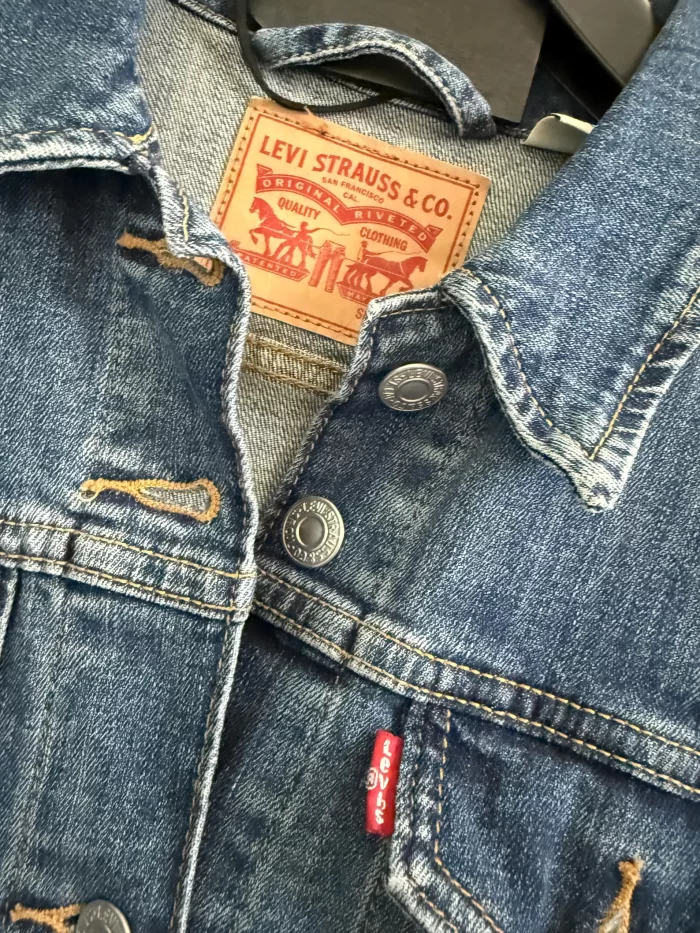 Denim Jeansjacke mit Hund in Farbe – Bild 5