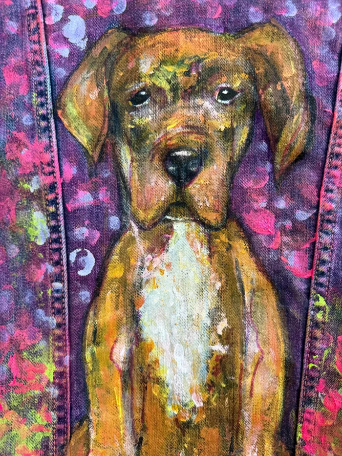 Denim Jeansjacke mit Hund in Farbe – Bild 2
