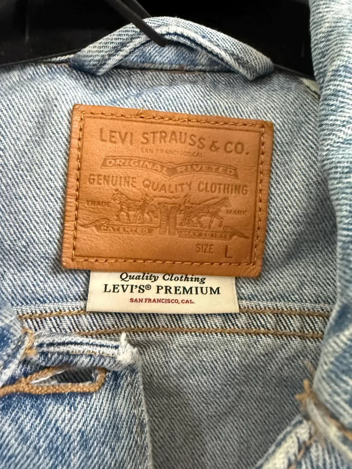 Denim Jeansjacke mit Strass an Ärmeln und einer coolen Katze – Bild 4