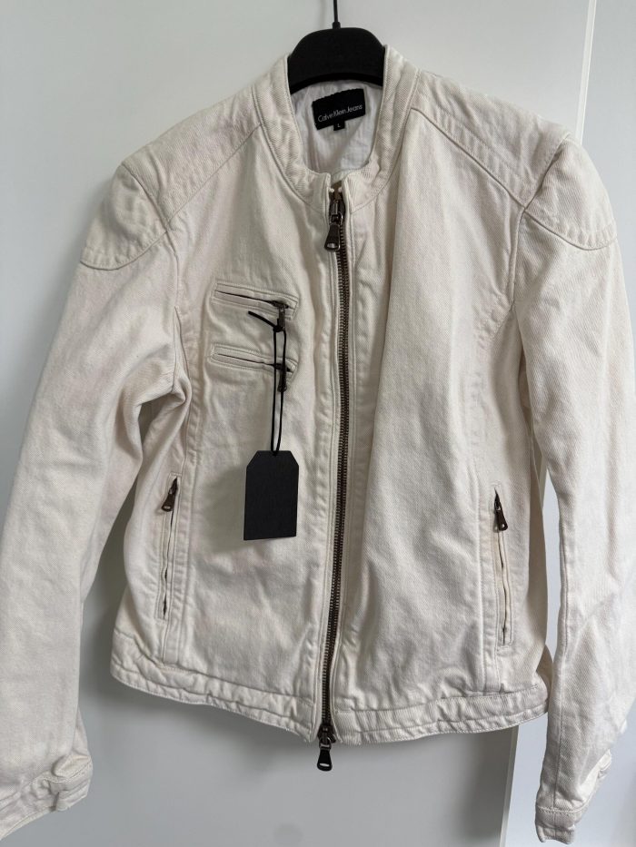 Weiße Jeansjacke mit bunten Fuchs – Bild 3