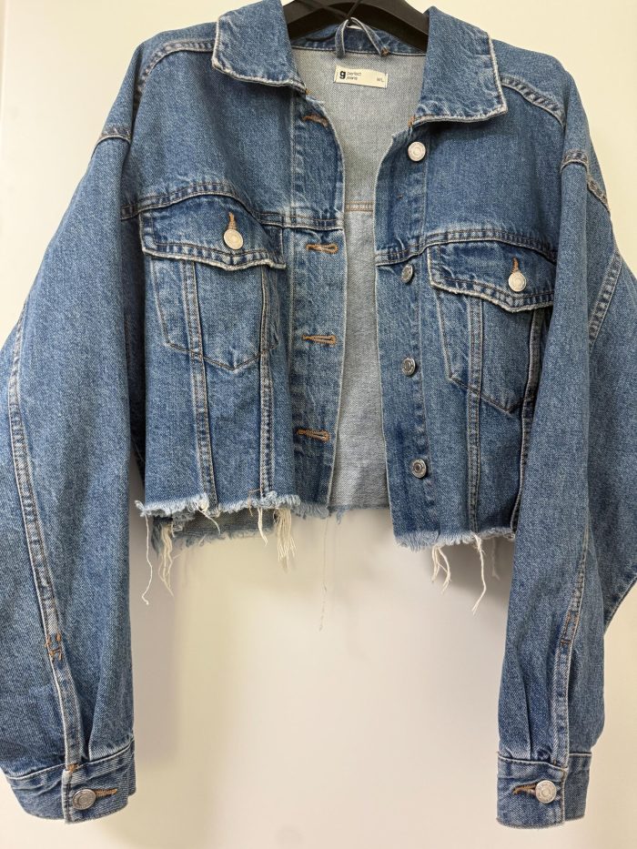 Denim Kurz-Jeansjacke mit Waschbär – Bild 3