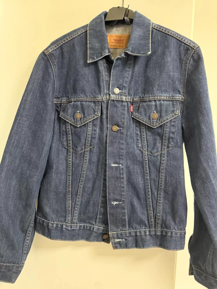 Dark Denim Jeansjacke mit Vögelchen – Bild 3