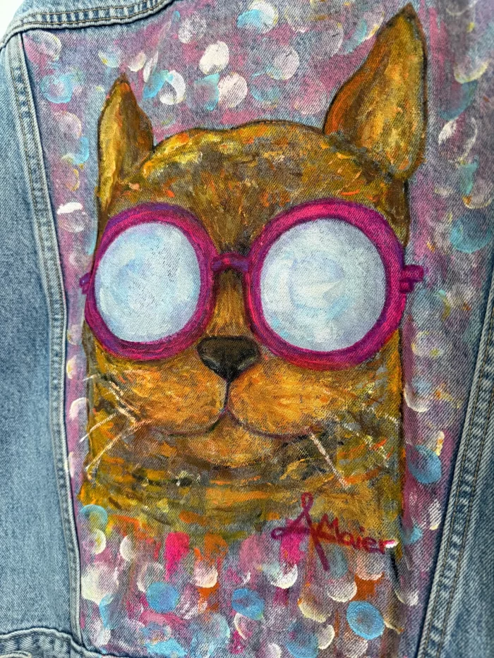 Denim Jeansjacke mit Strass an Ärmeln und einer coolen Katze – Bild 2