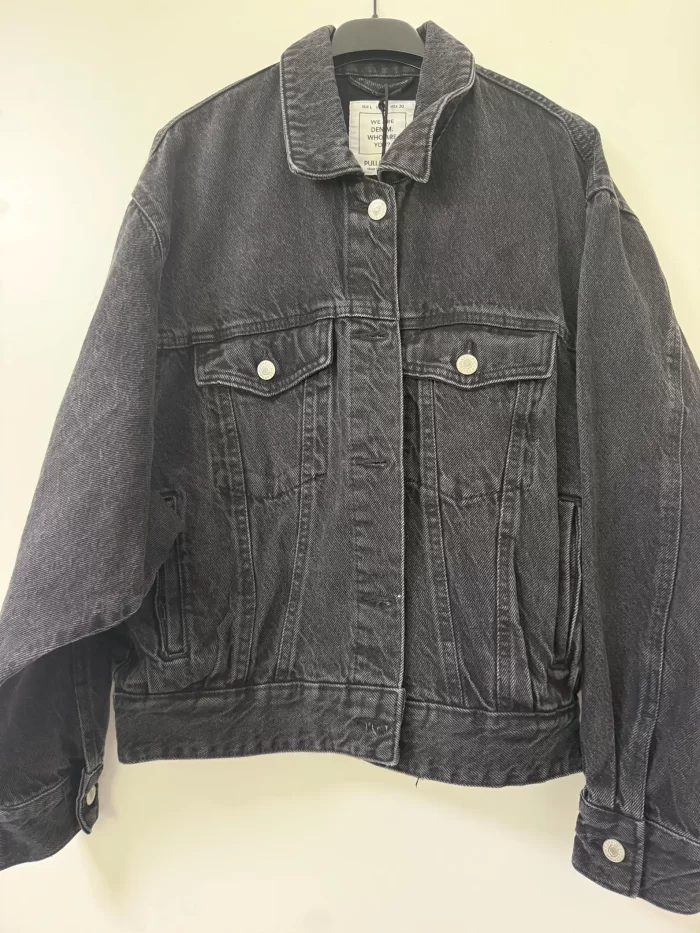 Schwarze Damen Jeansjacke mit einer Schlange – Bild 3