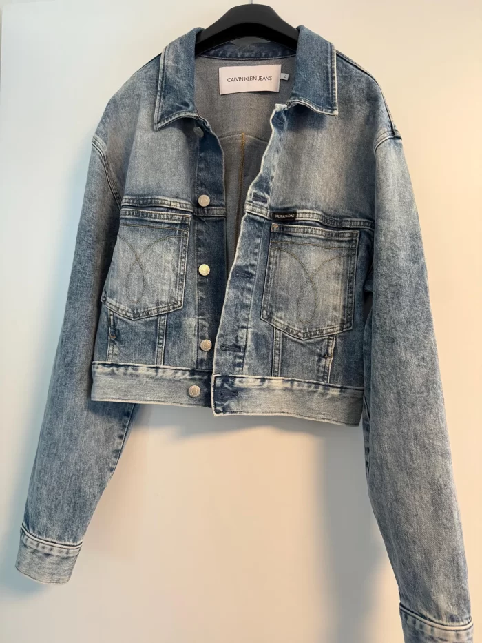 Kurz-Jeansjacke mit bunter Eule – Bild 4