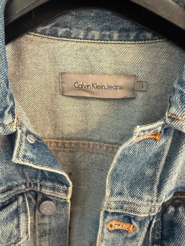 Hell Denim Jeansjacke mit bunter Giraffe – Bild 5