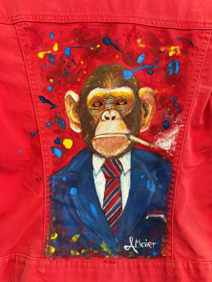 Rote Jeansjacke mit Gentleman-Affen – Bild 2