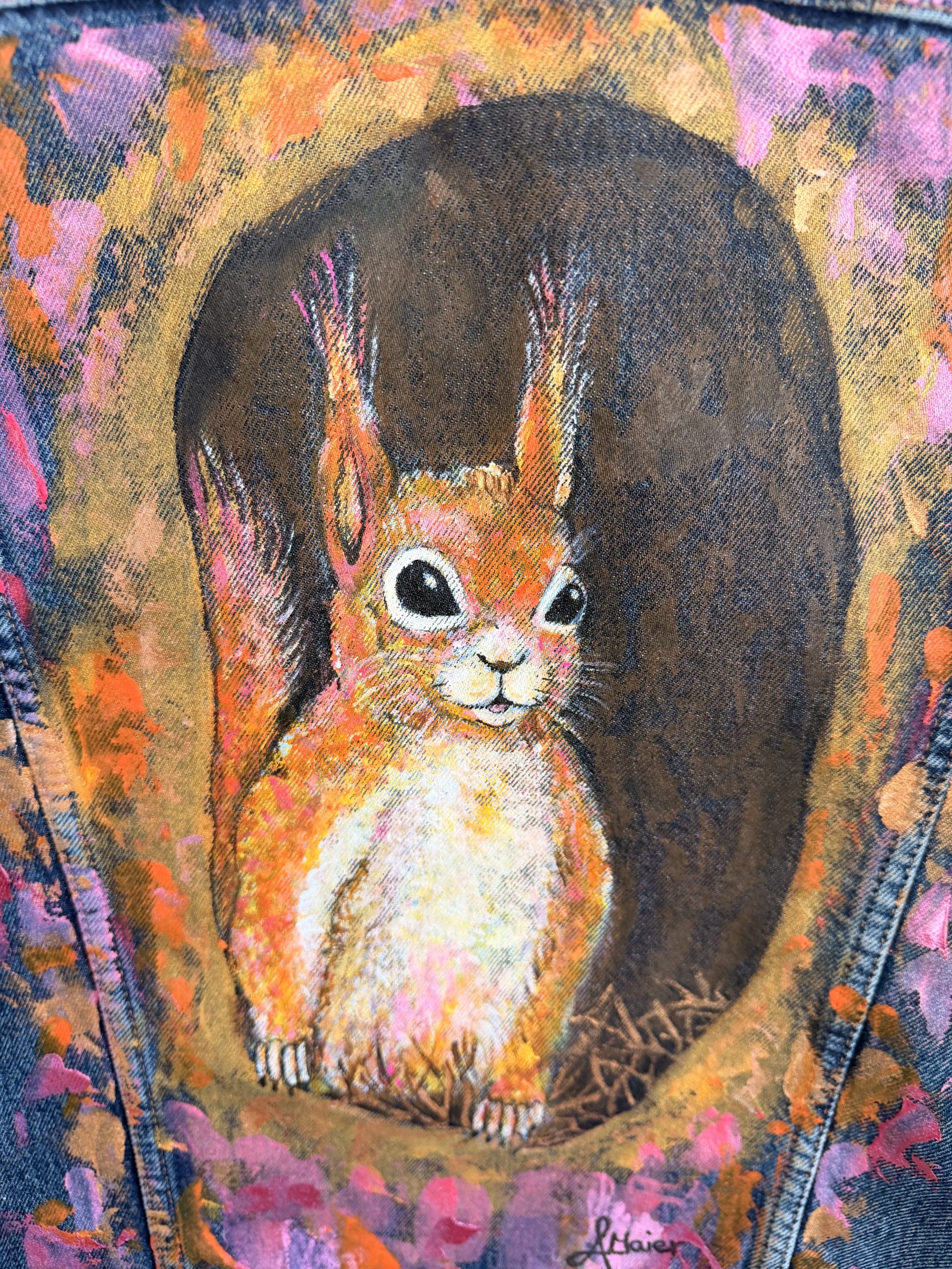 Dunkelblaue Levis Jeansjacke mit frechen Eichhörnchen – Bild 3