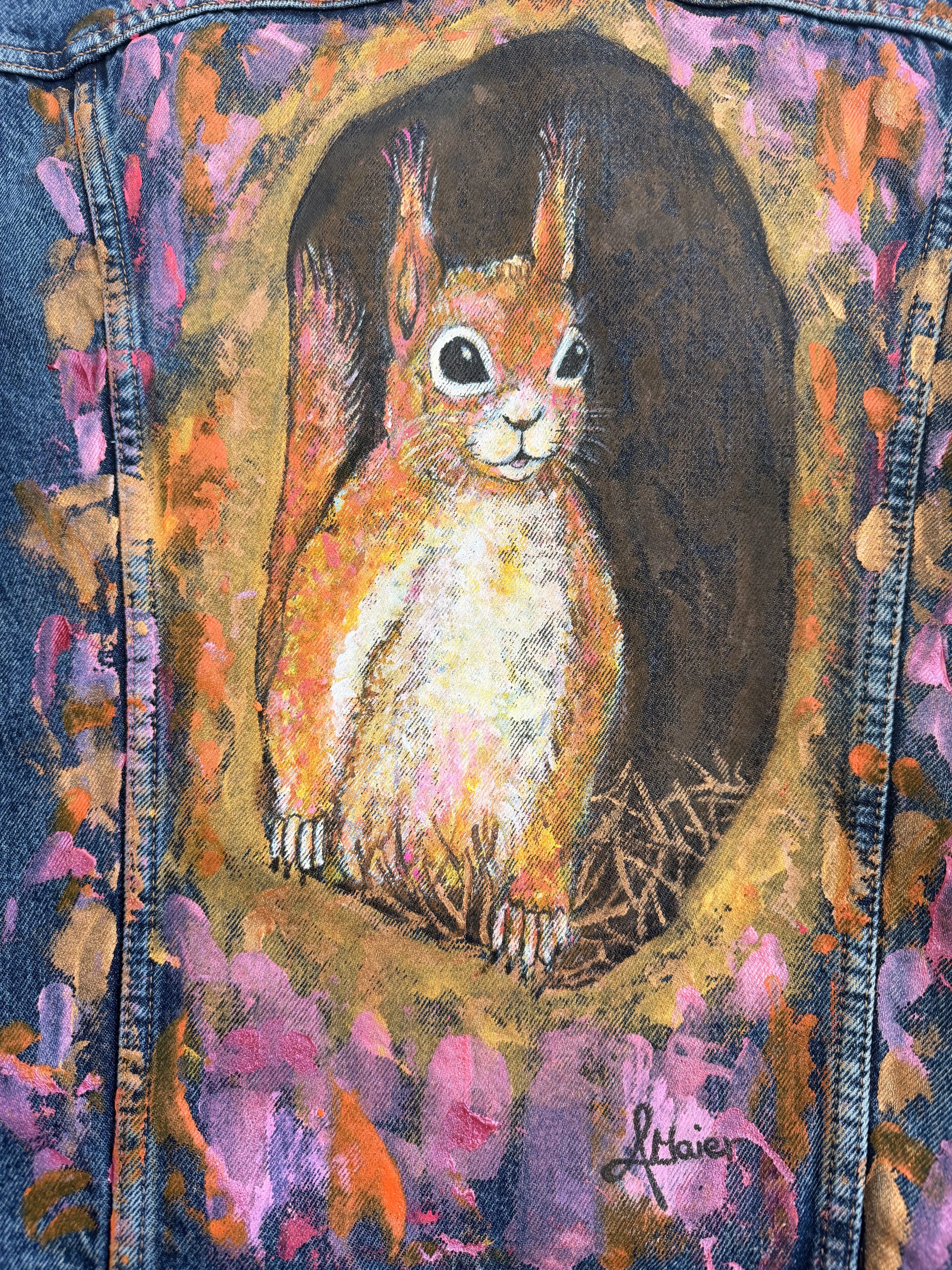 Dunkelblaue Levis Jeansjacke mit frechen Eichhörnchen – Bild 5