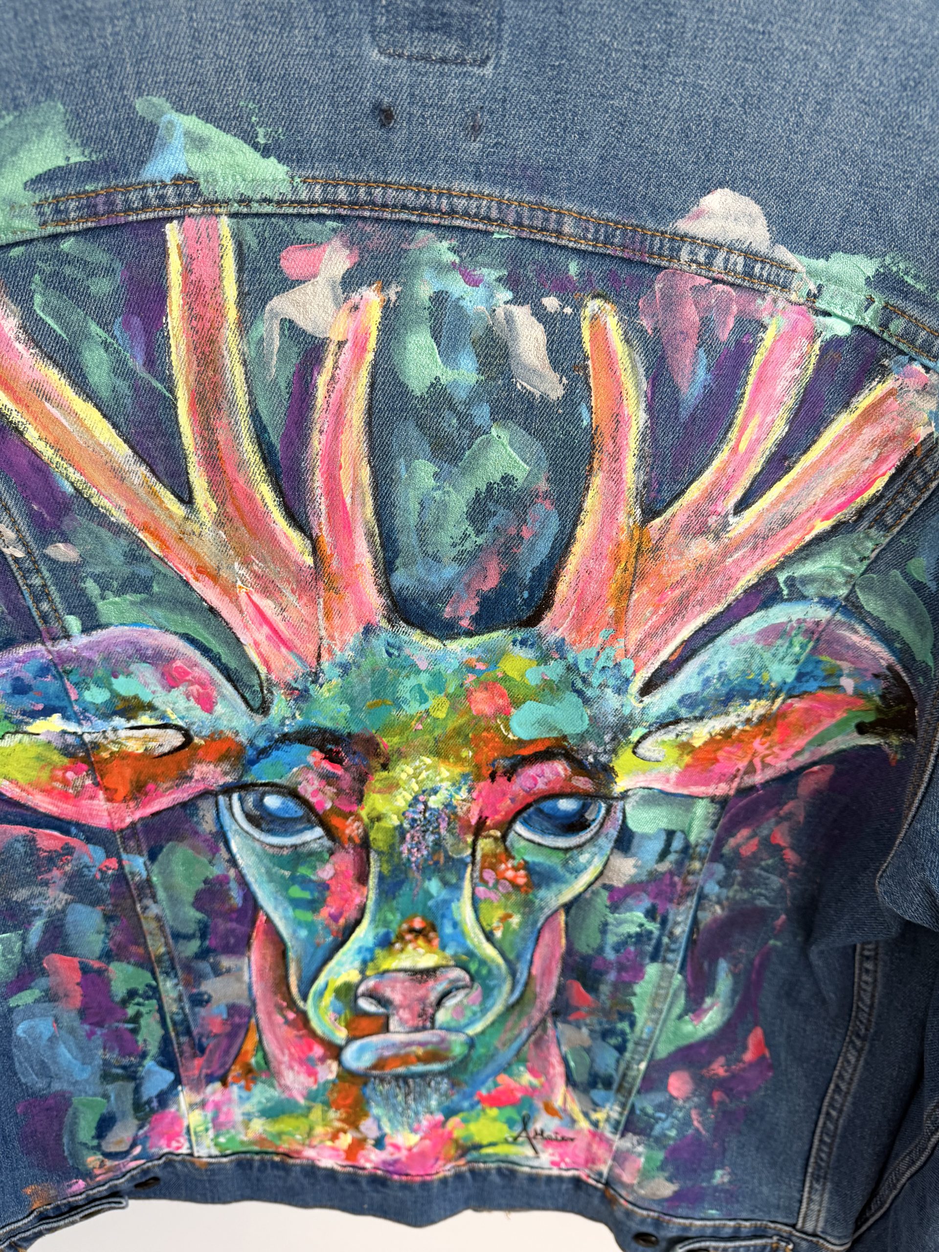 Sportliche LEE Jeansjacke mit knalligem Hirsch – Bild 6