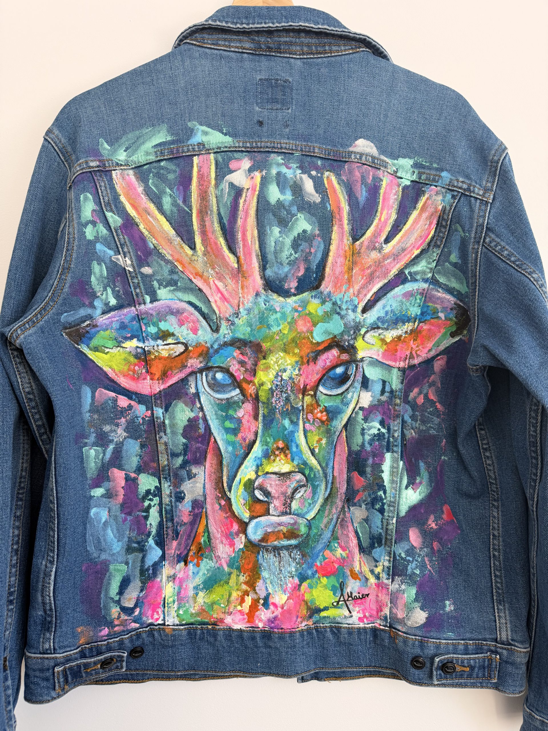 Sportliche LEE Jeansjacke mit knalligem Hirsch – Bild 7