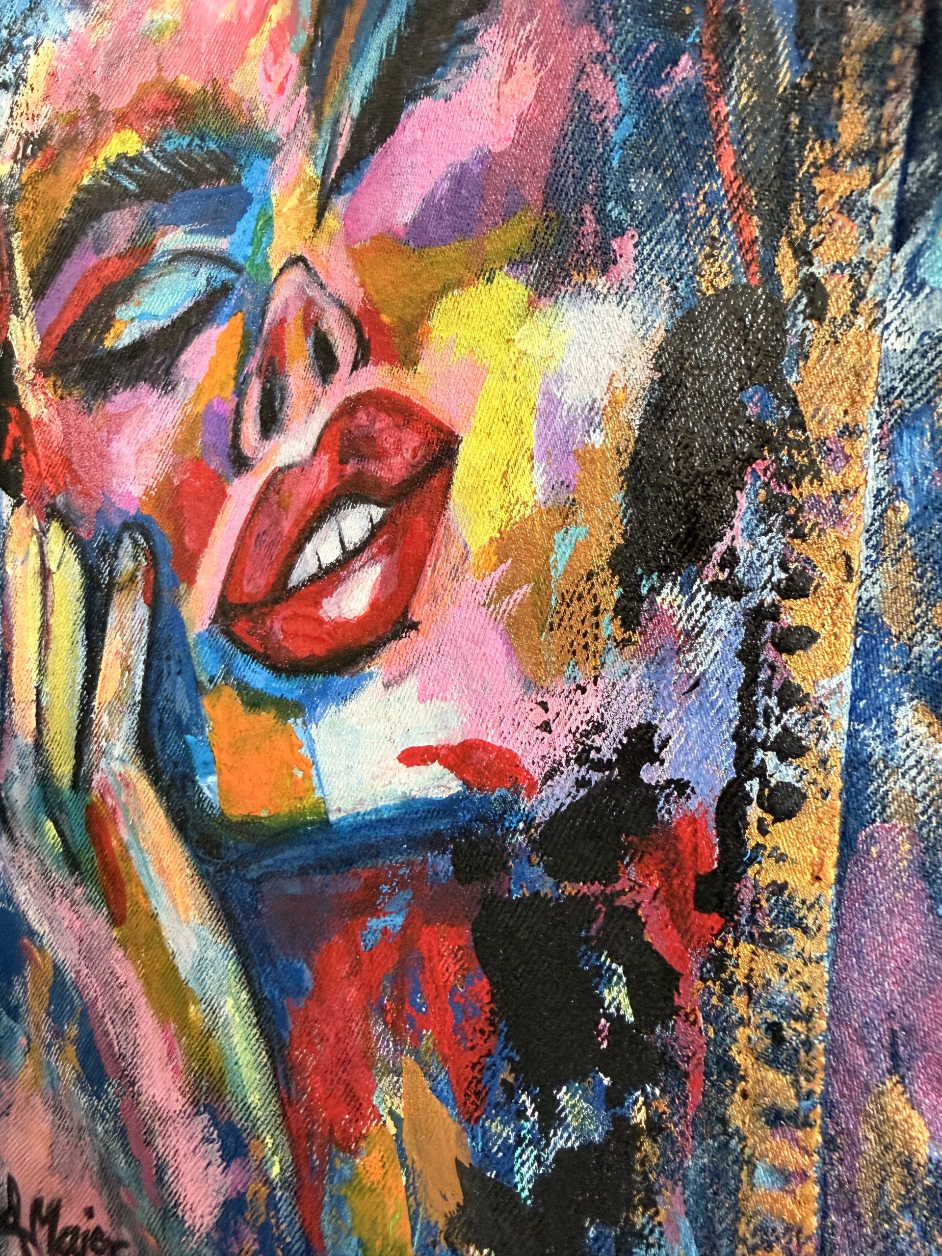 Dunkelblaue Jeansjacke mit abstrakten Portrait – Bild 8